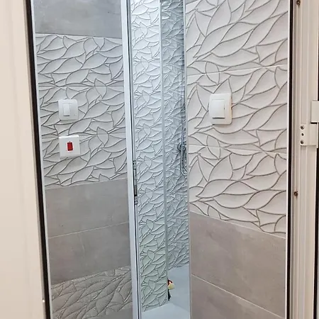 д и в 2 - D & V 2 Apartment