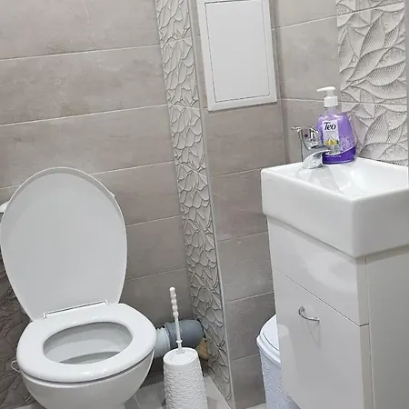 д и в 2 - D & V 2 Apartment